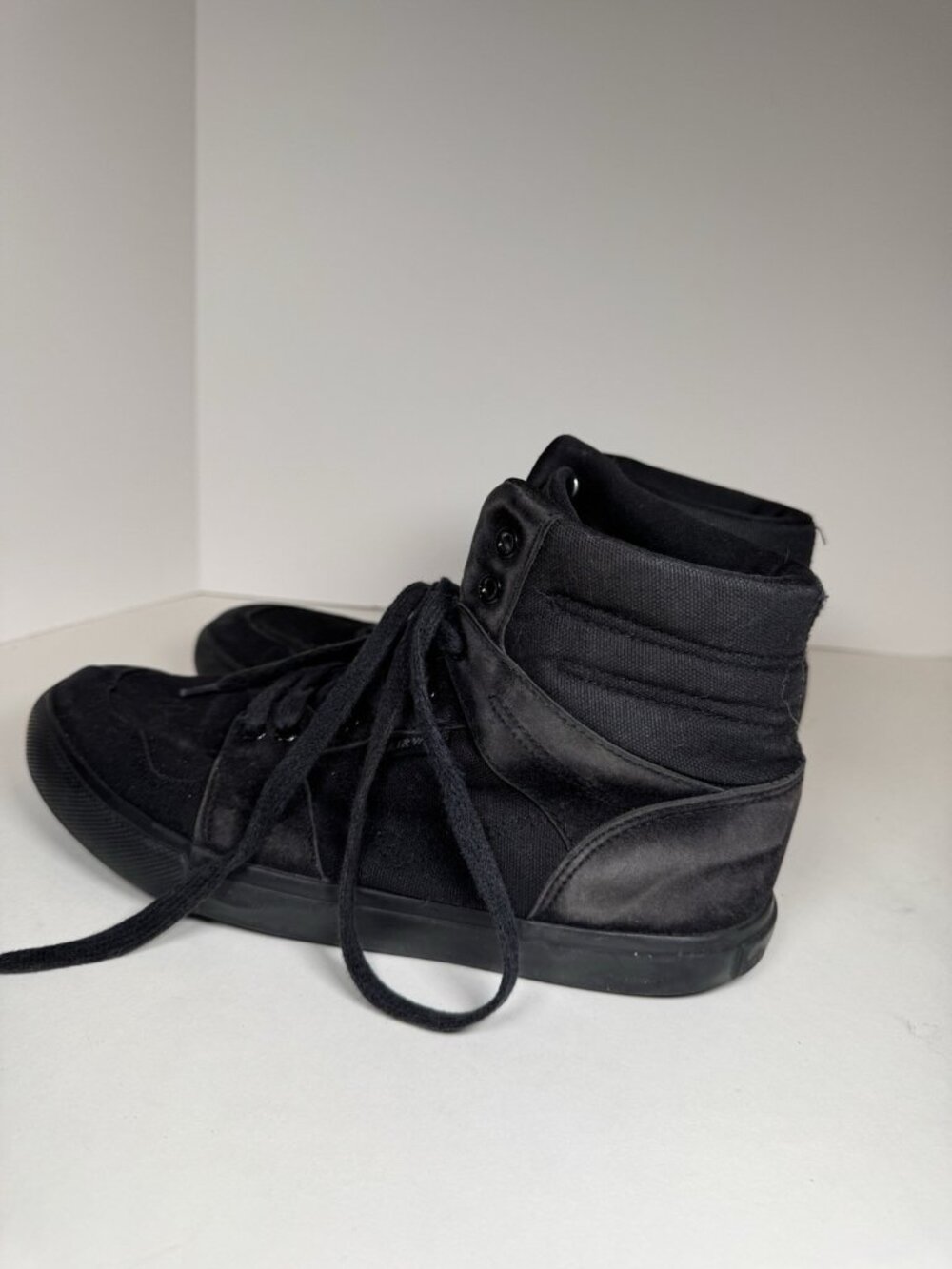 Airwalk High Tops Black Men’s 8.5 Sneakers Casual Shoes